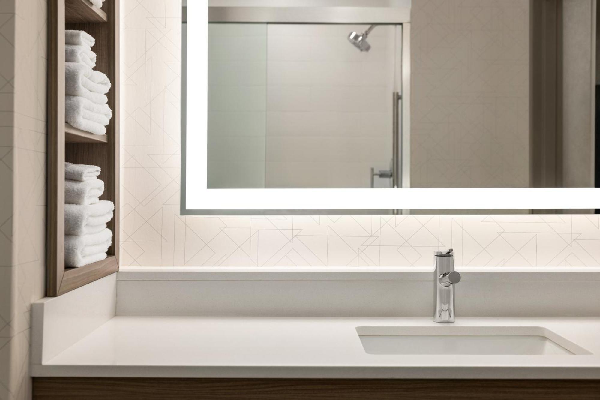 North Syracuse Holiday Inn Express Syracuse Airport By Ihg מראה חיצוני תמונה